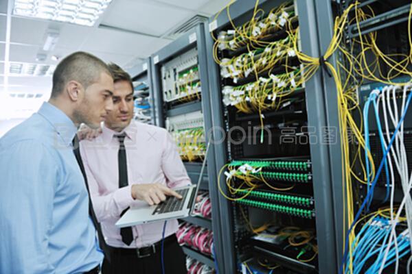 網絡服務器室中的網絡工程實踐